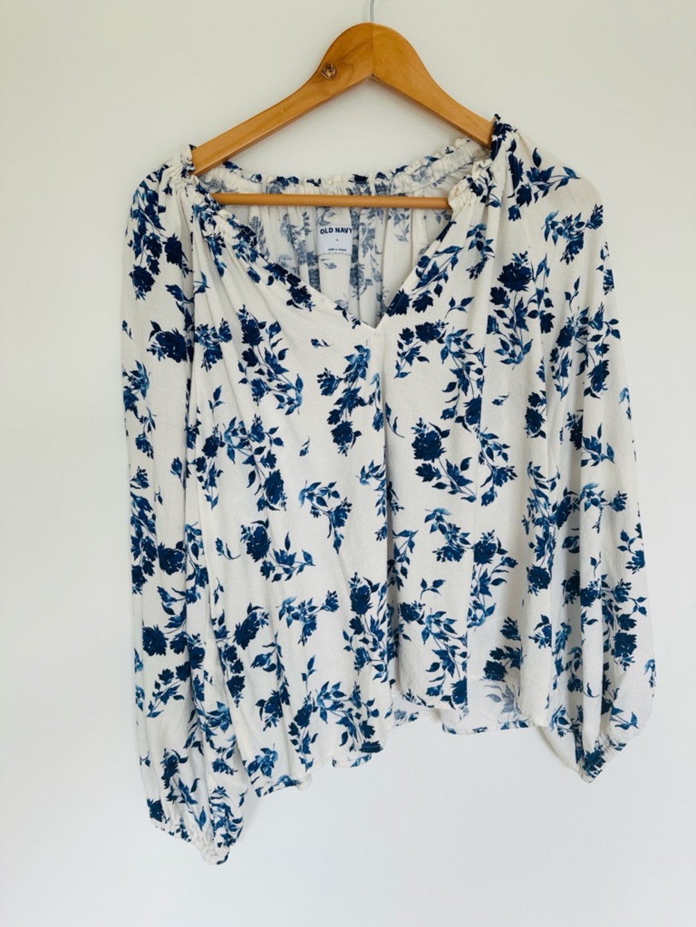 Old Navy White and Blue Floral Peasant Top Size Large